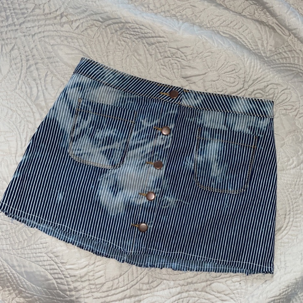 ✨Upcycled ✨Twisted J mini skirt